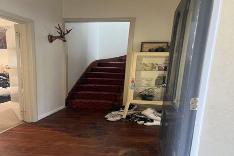 Photo of property in 25 Queen Street, Mount Victoria, Wellington, 6011