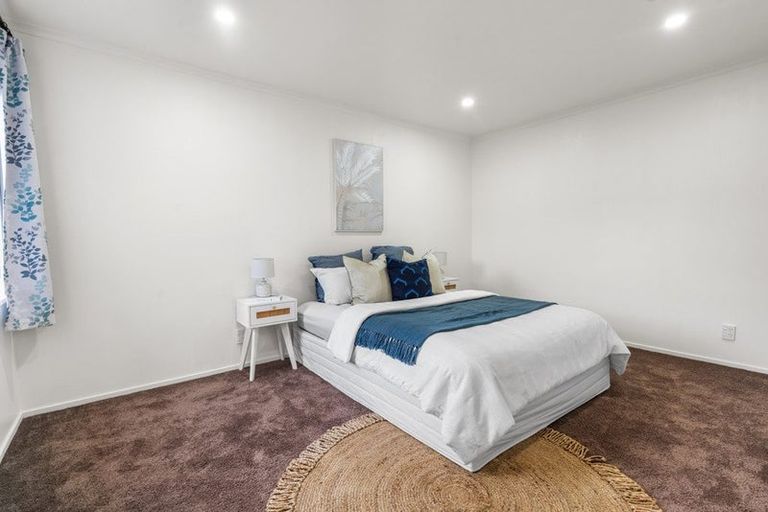 Photo of property in 10 Honeysuckle Place, Northcote, Christchurch, 8052