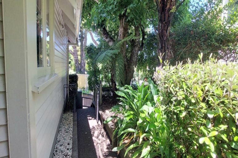 Photo of property in 68 Homewood Avenue, Karori, Wellington, 6012