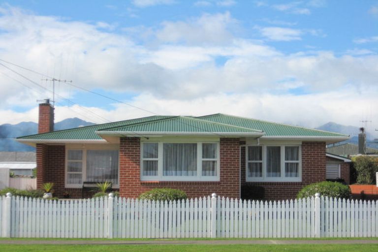 Photo of property in 14 Bartholomew Road, Levin, 5510