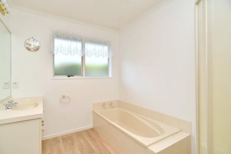 Photo of property in 2/74 Merrin Street, Avonhead, Christchurch, 8042