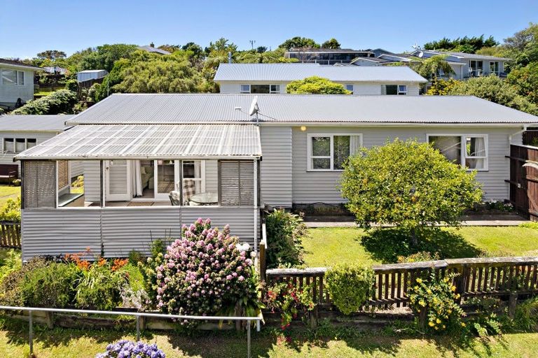 Photo of property in 18 Florio Terrace, Tawa, Wellington, 5028