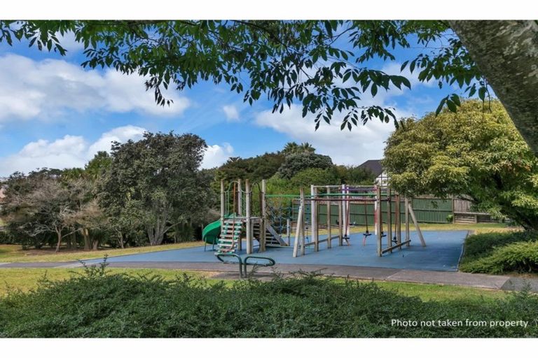 Photo of property in 1/38 Sailfish Drive, West Harbour, Auckland, 0618