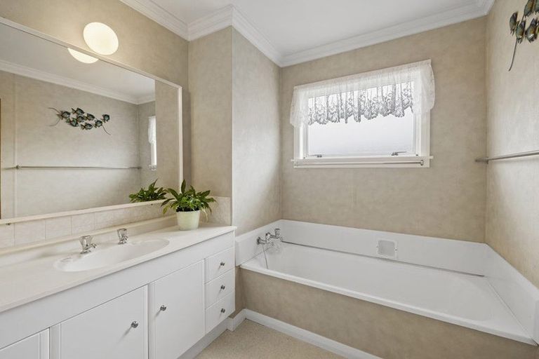 Photo of property in 410 Devon Street West, Lynmouth, New Plymouth, 4310