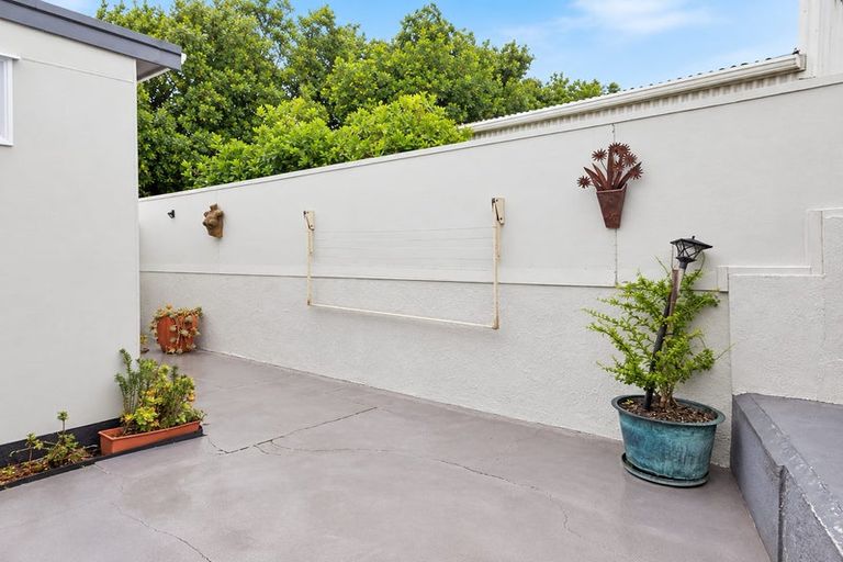 Photo of property in 27 Ngamotu Road, Moturoa, New Plymouth, 4310