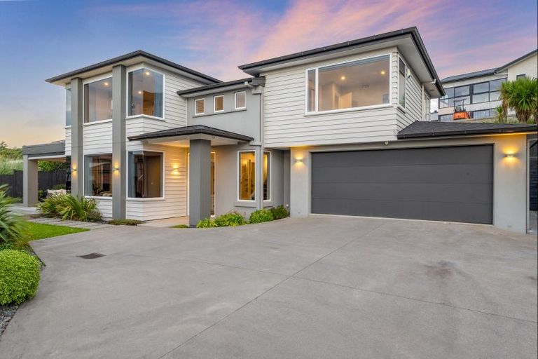 Photo of property in 62 Armstrong Farm Drive, East Tamaki Heights, Auckland, 2016