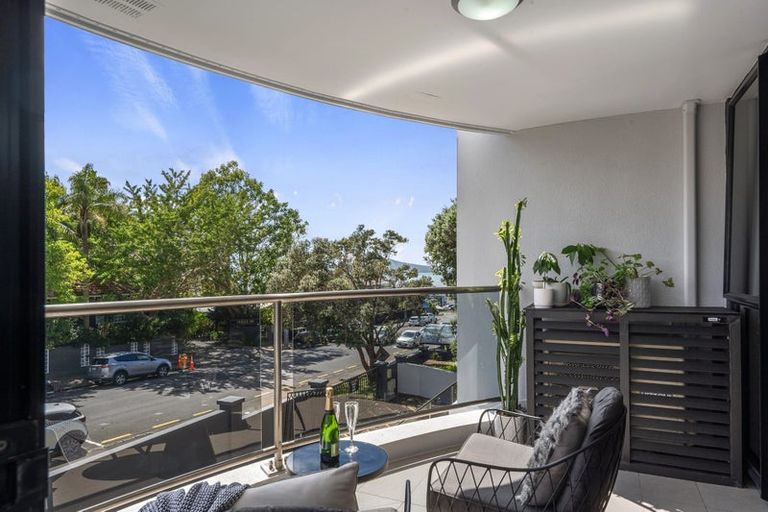 Photo of property in 1c/175 Hurstmere Road, Takapuna, Auckland, 0622