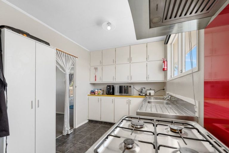 Photo of property in 19 Halswell Crescent, Westbrook, Palmerston North, 4412