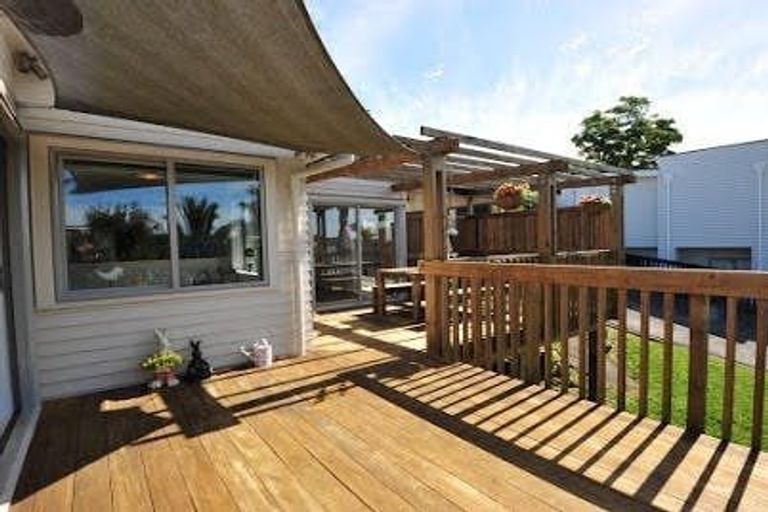 Photo of property in 24 Kiteroa Terrace, Rothesay Bay, Auckland, 0630