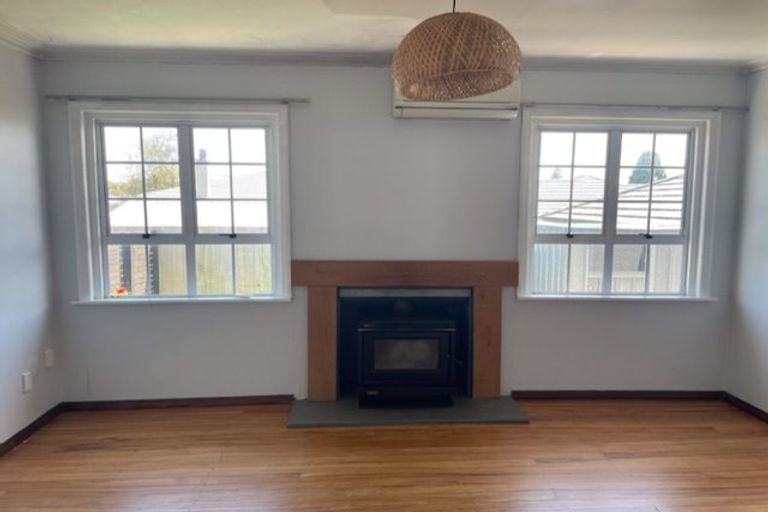 Photo of property in 23 Queens Road, Glen Avon, New Plymouth, 4312