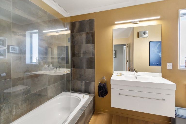 Photo of property in 39 Oxford Street, West End, Timaru, 7910