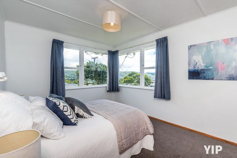 Photo of property in 5 Catherine Crescent, Paparangi, Wellington, 6037