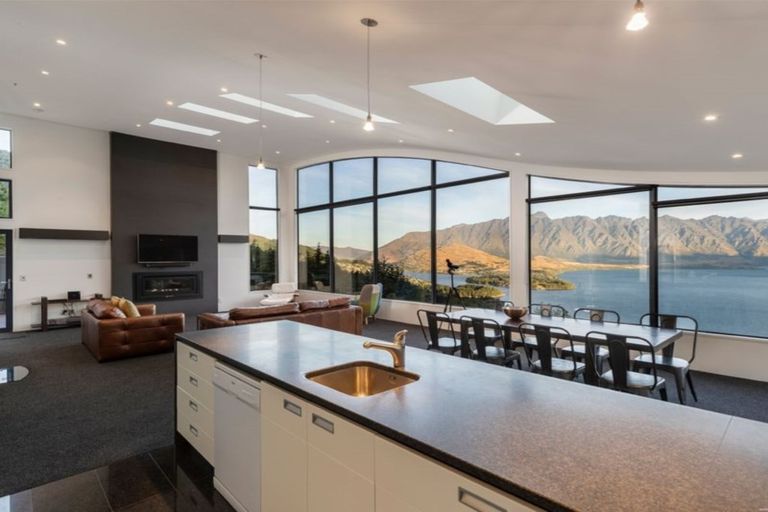 Photo of property in 9 Vanda Place, Fernhill, Queenstown, 9300