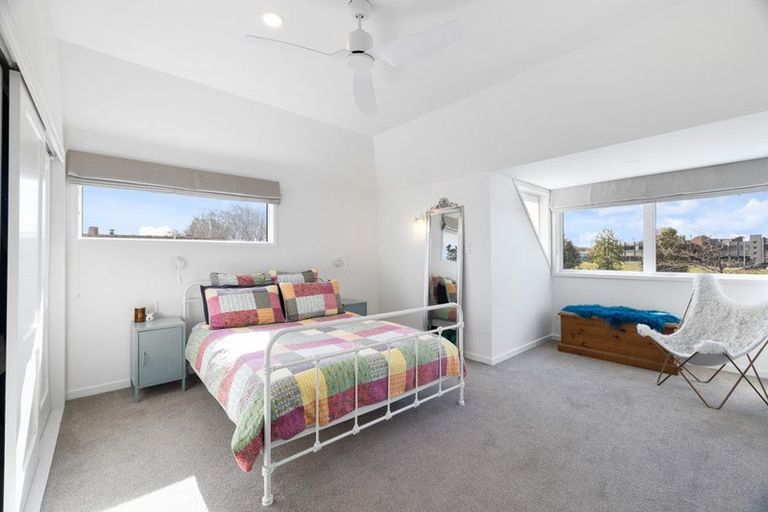 Photo of property in 2/195 Memorial Avenue, Burnside, Christchurch, 8053