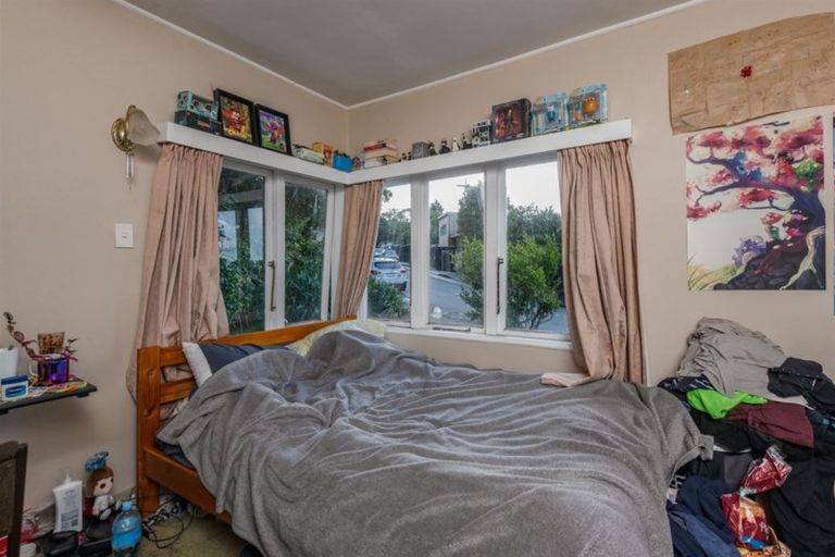 Photo of property in 2 Birdwood Street, Karori, Wellington, 6012