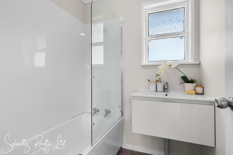 Photo of property in 15 Doctors Hill Road, Maungaturoto, 0520