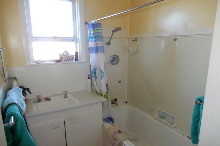 Photo of property in 6 Buchanan Place, Hawera, 4610