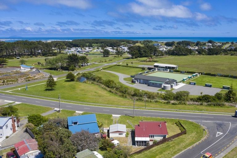 Photo of property in 19 Nash Parade, Foxton Beach, Foxton, 4815