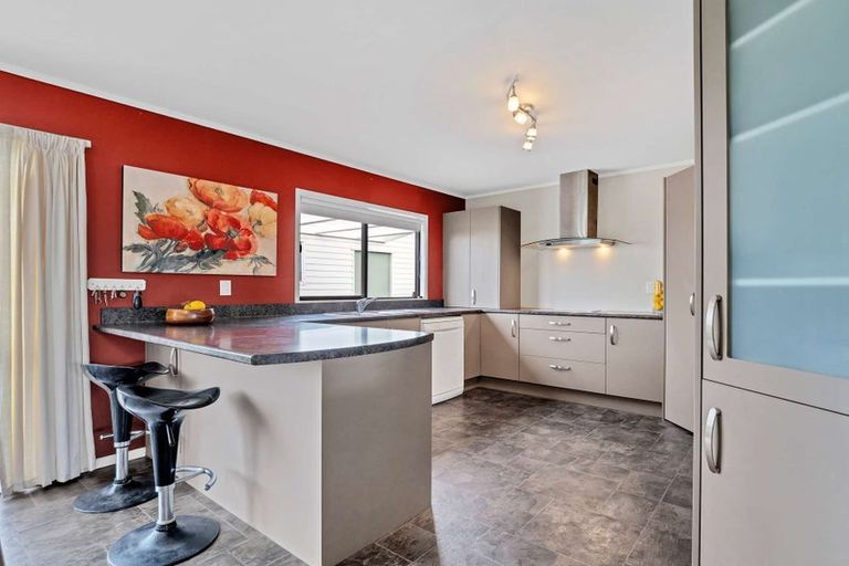 Photo of property in 100 Pukehina Parade, Pukehina, 3189