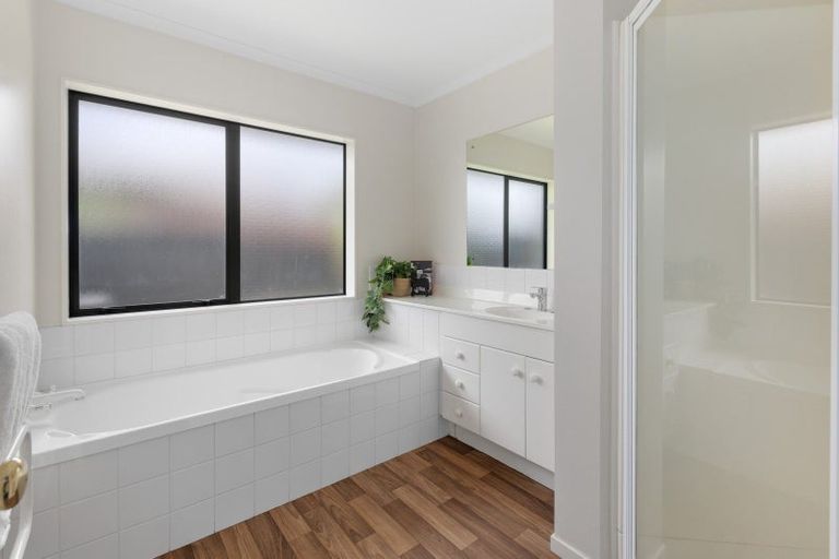 Photo of property in 18 Fendalton Drive, Rototuna, Hamilton, 3210