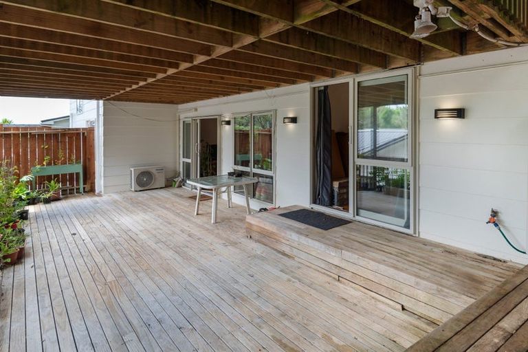 Photo of property in 5 Saddleback Rise, Murrays Bay, Auckland, 0630