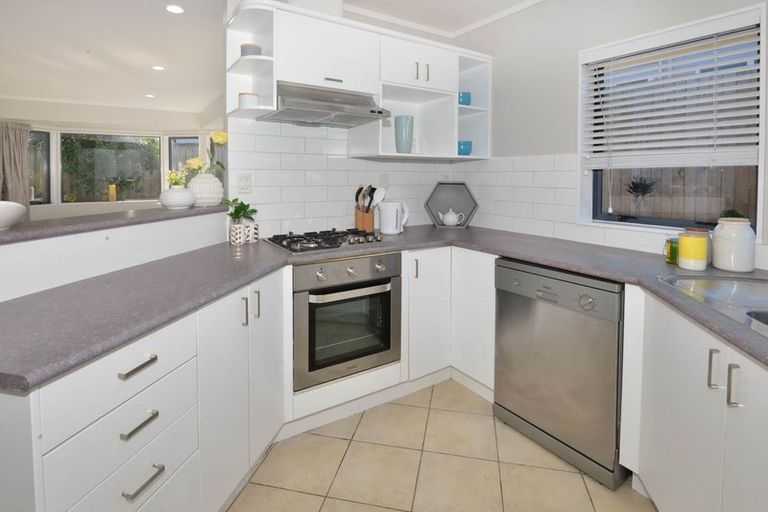 Photo of property in 39a Luckens Road, West Harbour, Auckland, 0618