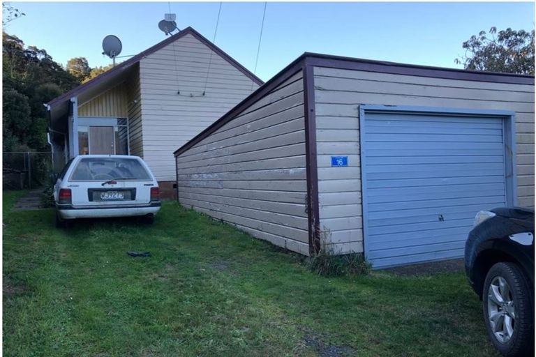 Photo of property in 16 Tui Terrace, Waipori Falls, Outram, 9073