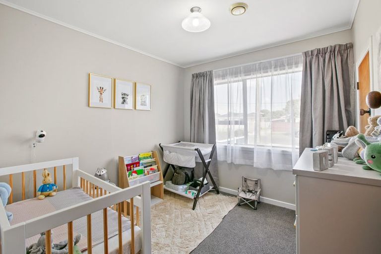 Photo of property in 10 Truby King Street, Merrilands, New Plymouth, 4312