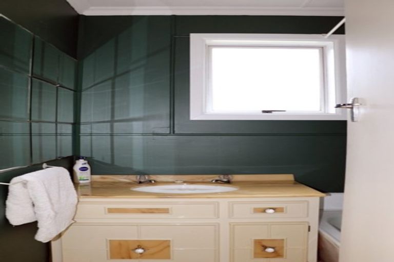 Photo of property in 8 Miro Street, Kaka Point, 9271