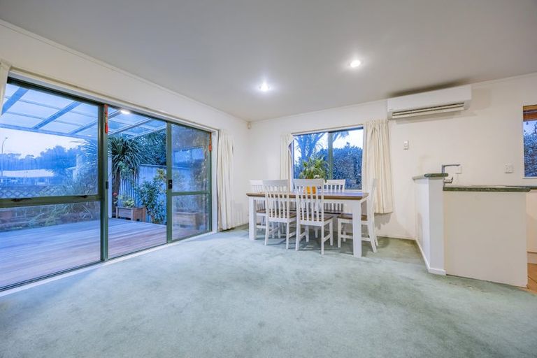 Photo of property in 14 Swanson Oaks, Swanson, Auckland, 0612
