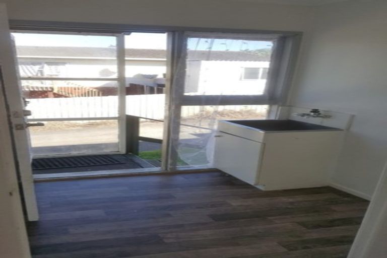 Photo of property in 1/11 Frobisher Way, Clendon Park, Auckland, 2103