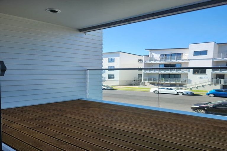 Photo of property in 1f/136 Stancombe Road, Flat Bush, Auckland, 2016