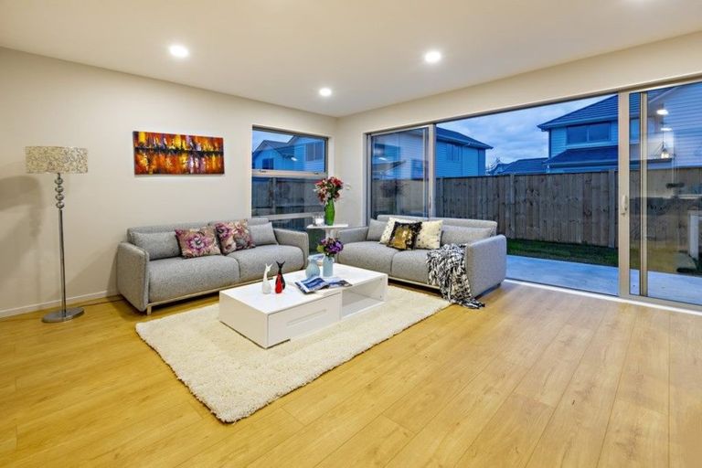 Photo of property in 10 Gum Spear Road, Takanini, 2112