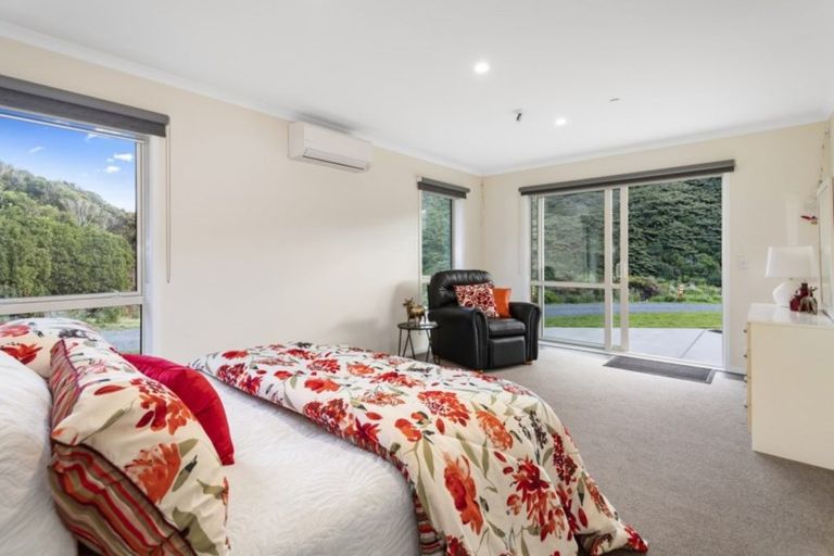 Photo of property in 103 Stratton Street, Normandale, Lower Hutt, 5010