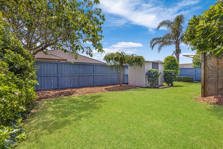 Photo of property in 52 Belfry Place, Wattle Downs, Auckland, 2103