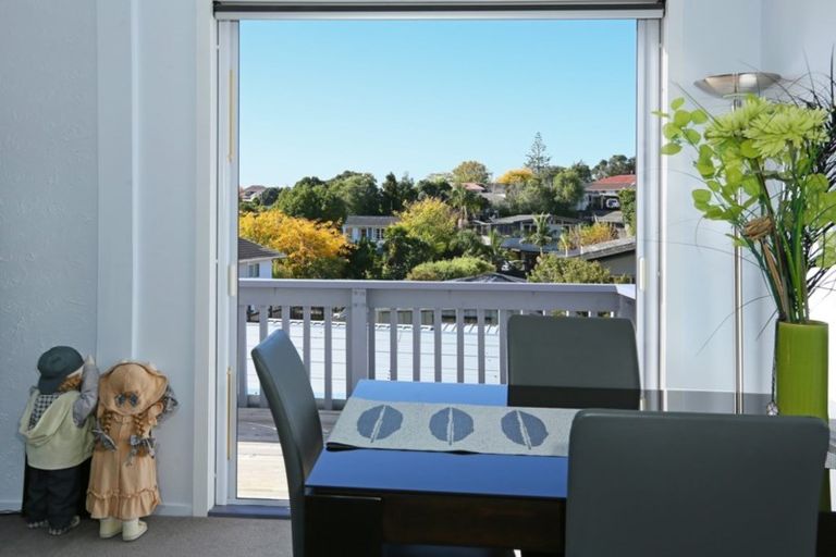 Photo of property in 10 Longreach Drive, Sunnyvale, Auckland, 0612