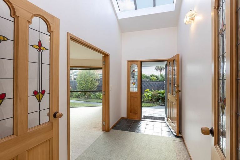 Photo of property in 7 Nickell Place, Orewa, 0931