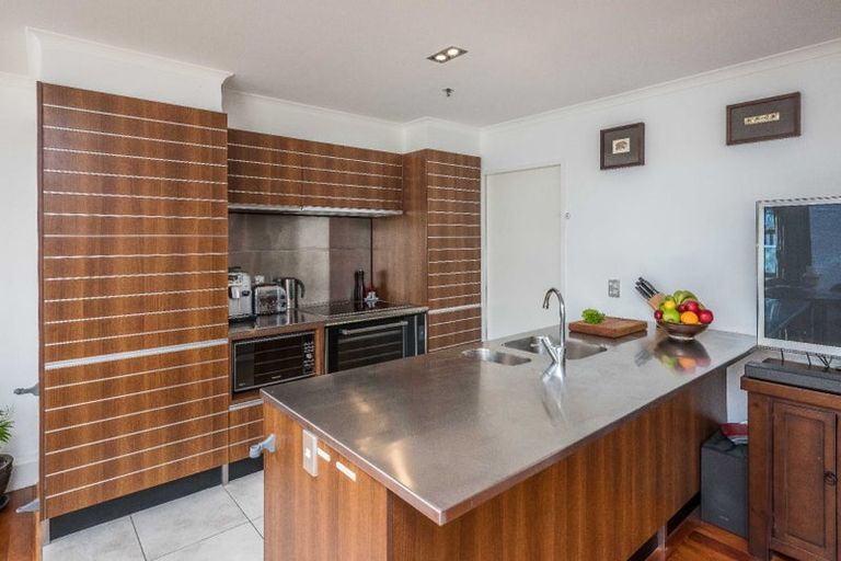 Photo of property in Augusta Apartments, 19/254 Willis Street, Te Aro, Wellington, 6011