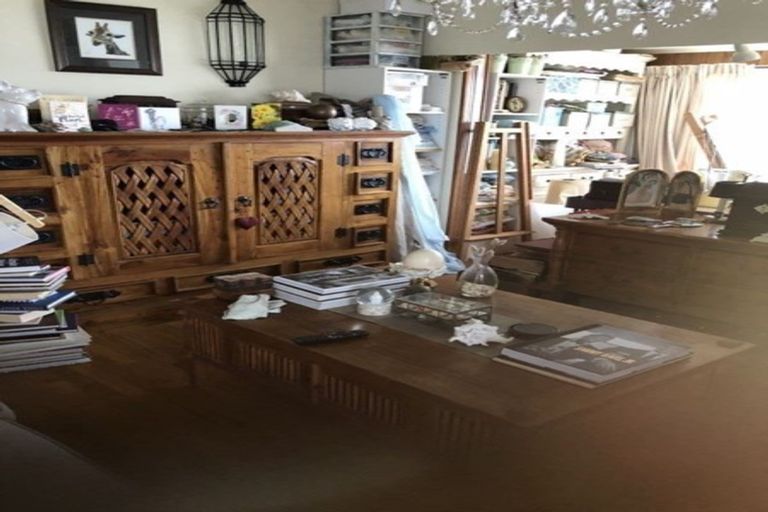 Photo of property in 115 Edgewater Drive, Pakuranga, Auckland, 2010