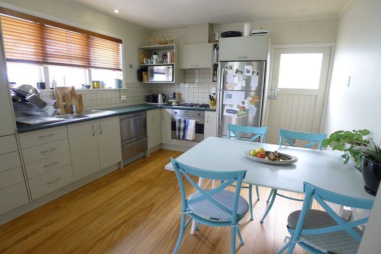 Photo of property in 1/50 Sylvan Avenue, Northcote, Auckland, 0627