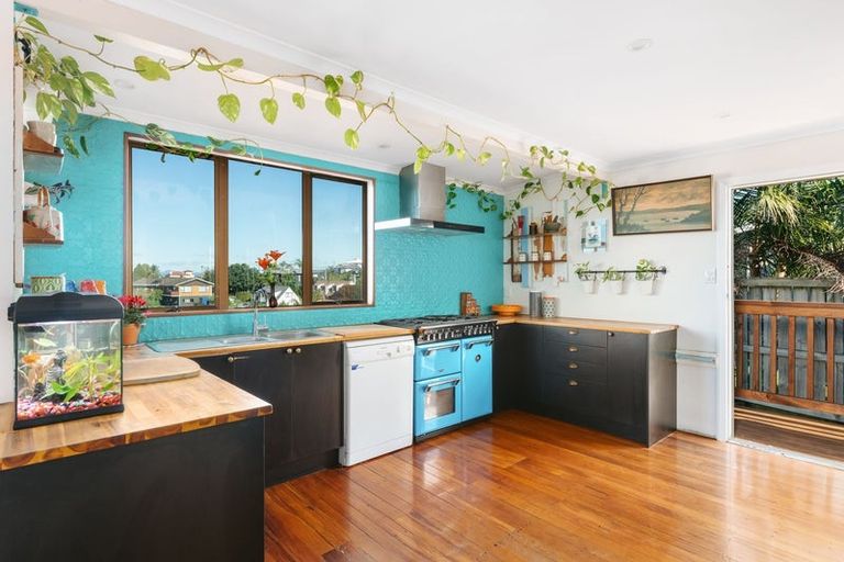 Photo of property in 26 Omokoroa Road, Omokoroa, 3114