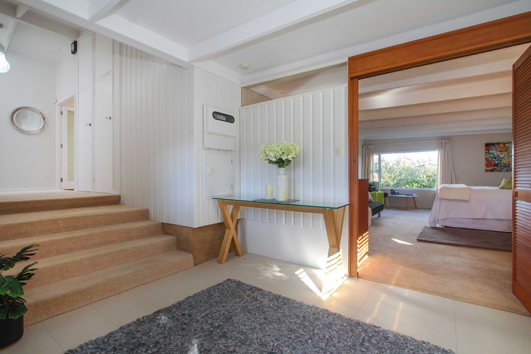 Photo of property in 99 Pupuke Road, Northcote, Auckland, 0627