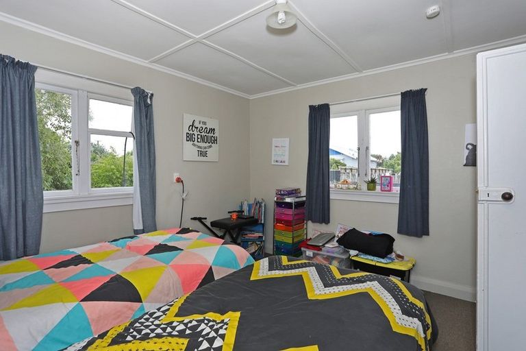 Photo of property in 18 Robert Street, Marton, 4710