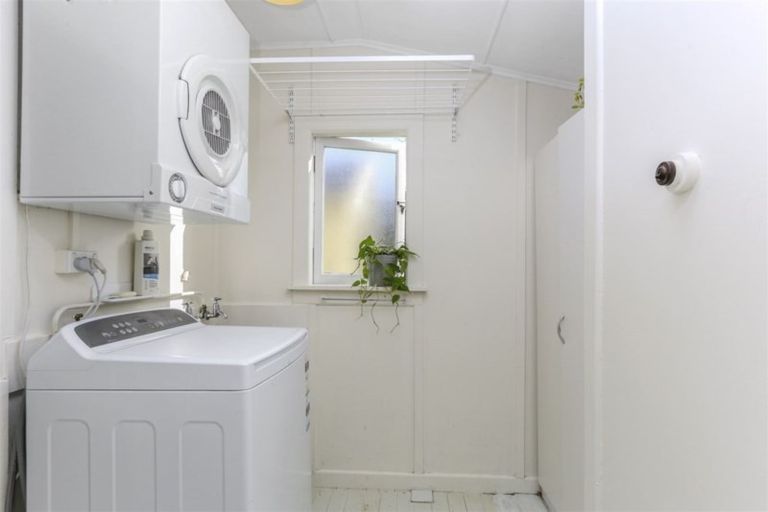 Photo of property in 743 Swanson Road, Swanson, Auckland, 0612