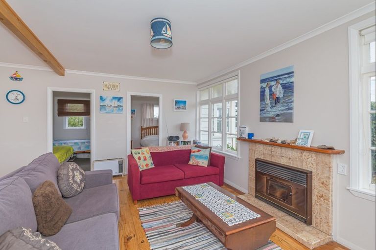 Photo of property in 13 Rangitane Street, Himatangi Beach, Foxton, 4891