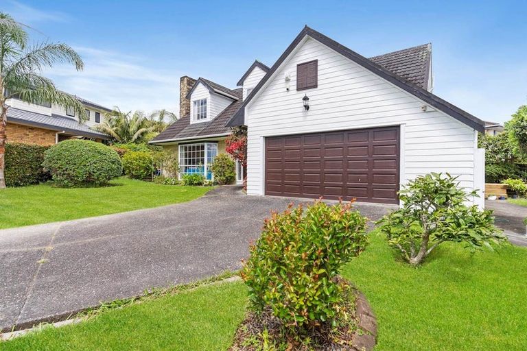Photo of property in 13 Delisle Place, Windsor Park, Auckland, 0632