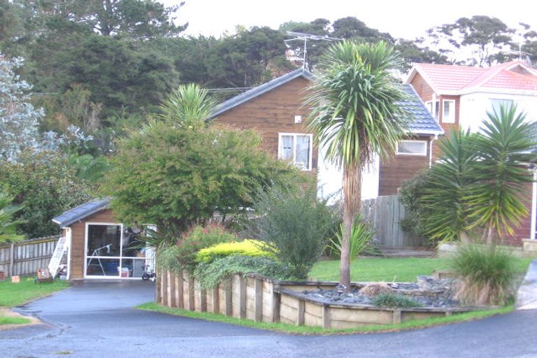 Photo of property in 11 Jacinta Grove, Swanson, Auckland, 0612