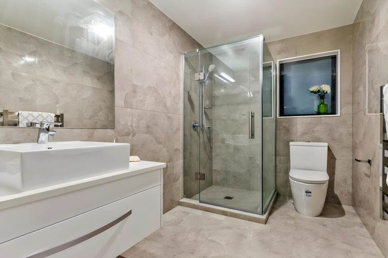 Photo of property in 56 Huntington Park Drive, Greenhithe, Auckland, 0632