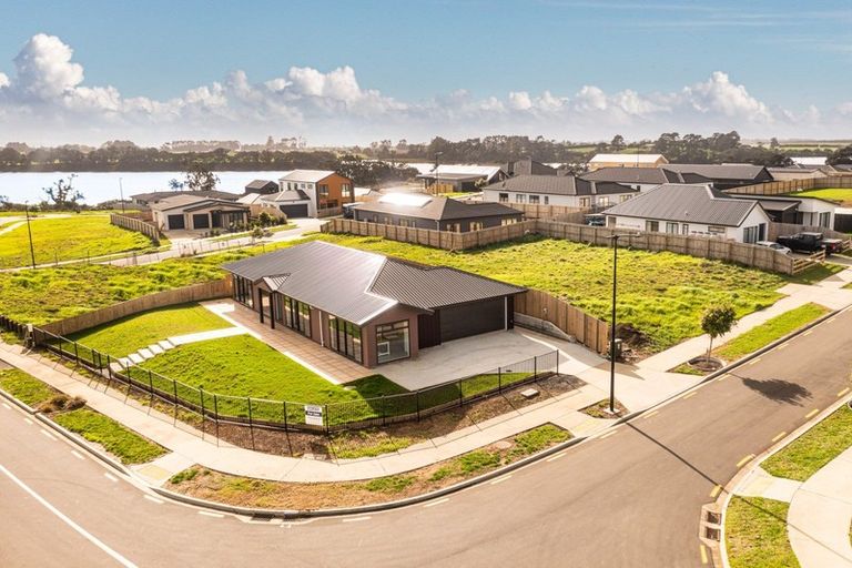 Photo of property in 18 Okohaka Avenue, Glenbrook, 2681