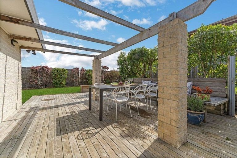 Photo of property in 12 Paradise Place, Pakuranga Heights, Auckland, 2010